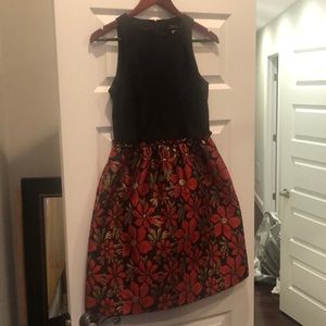 Great party dress! Tahari size four.